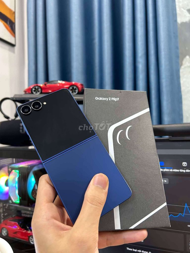 Samsung Galaxy Z Flip7 256GB Xanh Navy Như mới. Mua bán Điện thoại tại Quận Ba Đình Hà Nội được đăng bởi TRẦN MINH SƠN hình 1
