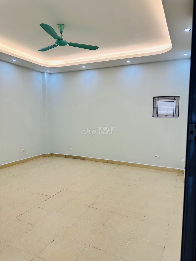 Cho thuê thuê LK 96 Nguyễn Huy Tưởng:75m2, 5 tầng,thang máy