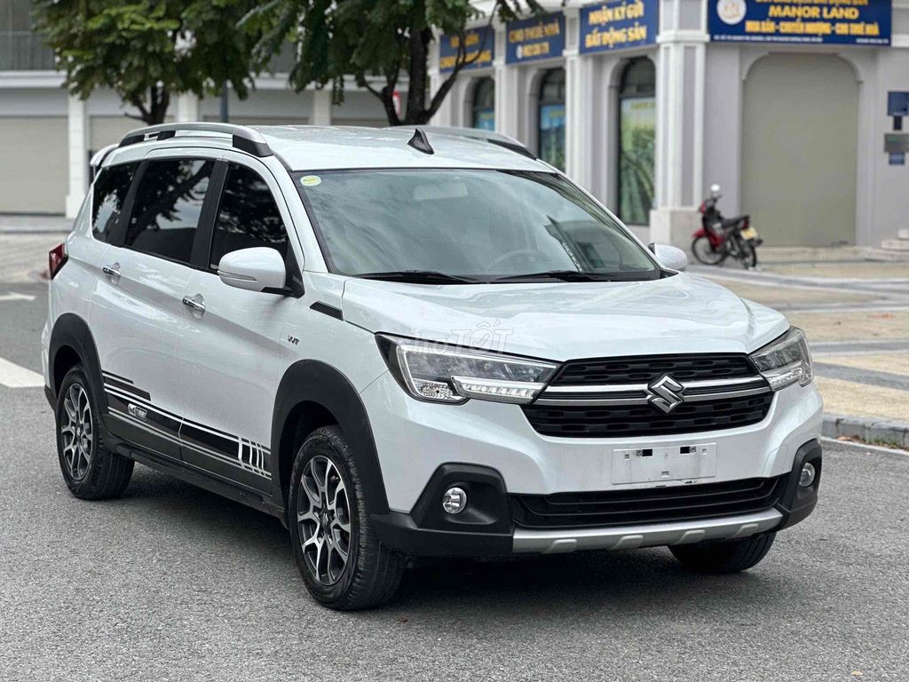 Suzuki XL7 2022 белый автомат, отличное состояние