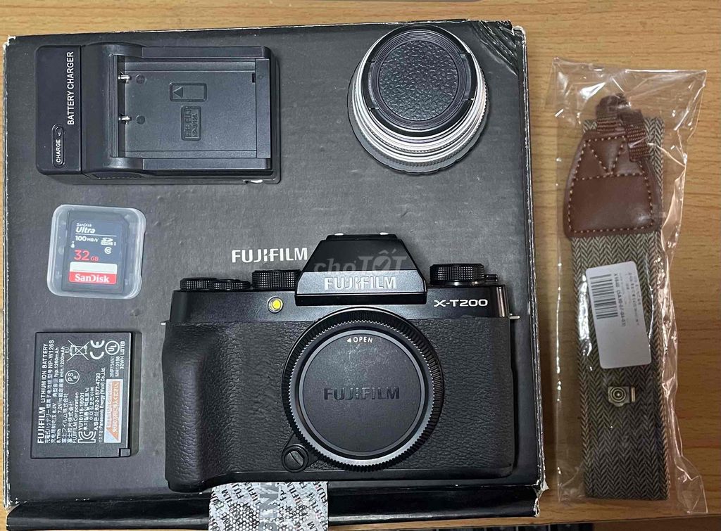 Máy ảnh Fujifilm XT-200 + lens MF 35mm f1.4