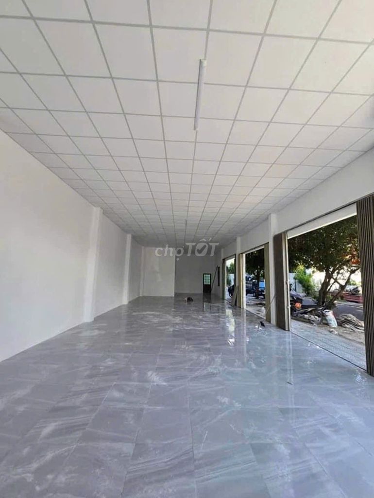 CHO THUÊ MB LÔ GÓC TRƯỚC BẾN XE, 210 M2