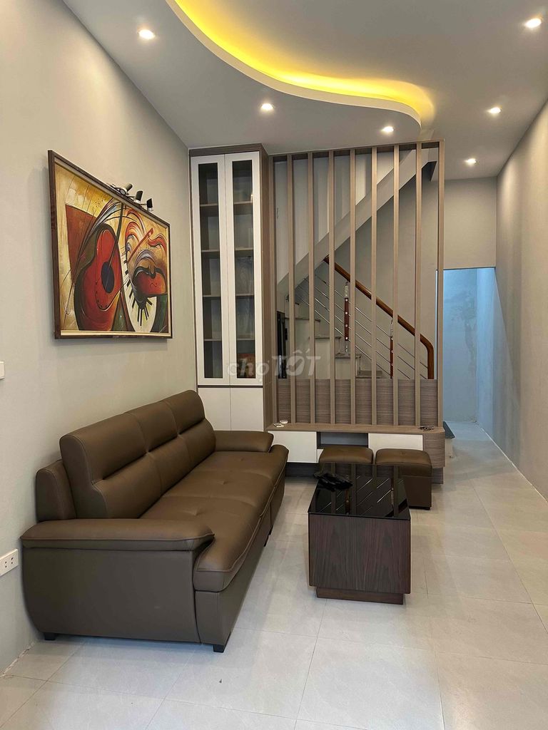 Cho thuê nhà Thái Thịnh 31m2x 4 tầng, full mới nội thất