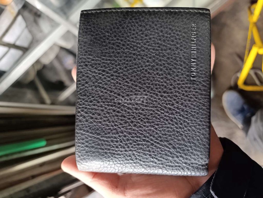 Ví da Nam Tommy Hilfiger Da thật Đen 10*12. Mua bán Túi xách tại Quận 1 Tp Hồ Chí Minh được đăng bởi Đồ Seconhand Vintage hình 1