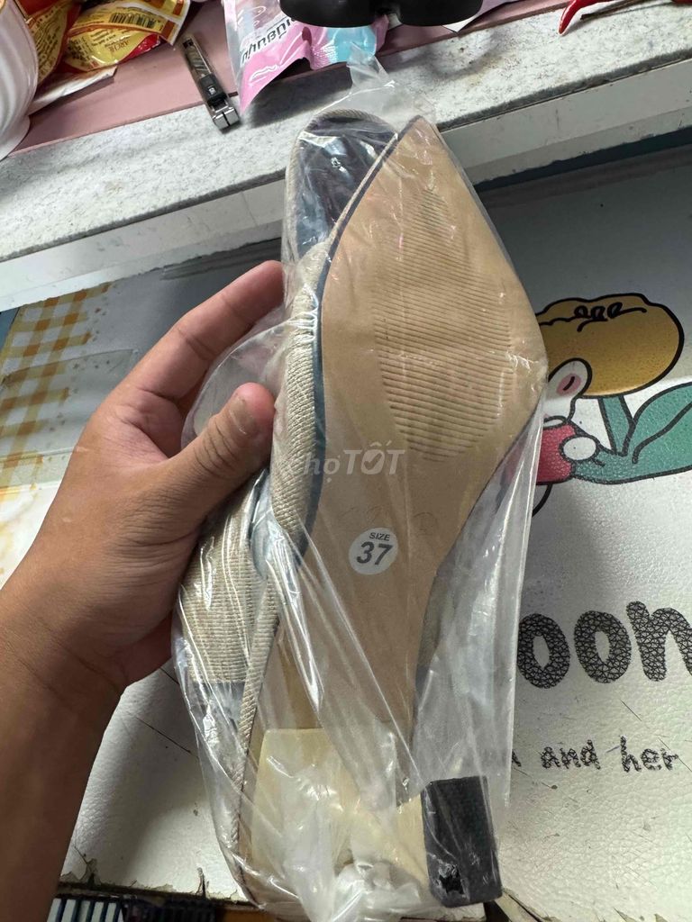 Guốc cao gót Nữ Da mềm mại size 37. Mua bán Giày dép tại Quận 12 Tp Hồ Chí Minh được đăng bởi tiểu vy hình 1