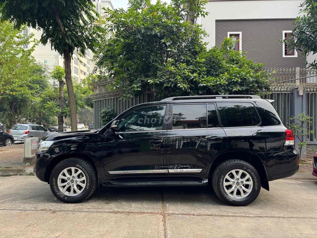 Toyota Land Cruiser V8 2019 Đen 80000 km. Mua bán Ô tô tại Quận Cầu Giấy Hà Nội được đăng bởi Cao Quý hình 2