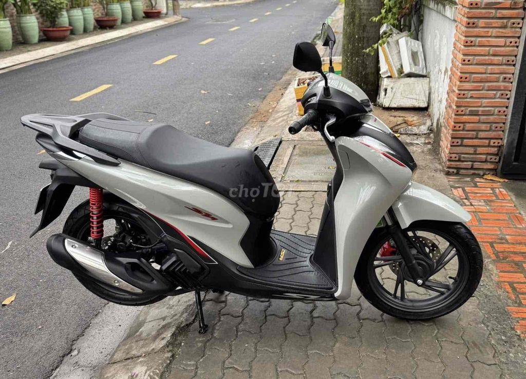 Honda SH 125i ABS mẫu 2025 xam xi mang 2000 km. Mua bán Xe máy tại Quận Gò Vấp Tp Hồ Chí Minh được đăng bởi CHXM 86 chuyên bán xe trả góp hình 4