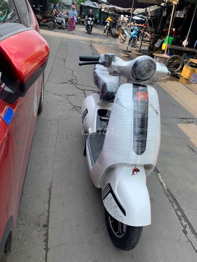 Kẹt tiền bán Xe đạp điện Vespa 946 Dior Trắng. Mua bán Xe điện tại Quận 8 Tp Hồ Chí Minh được đăng bởi Linh Linh hình 2
