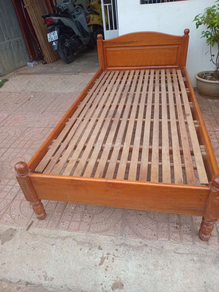Giường gỗ 1m x 2m màu Nâu. Mua bán Giường, chăn ga gối nệm tại Thành phố Buôn Ma Thuột Đắk Lắk được đăng bởi Văn Ân hình 1