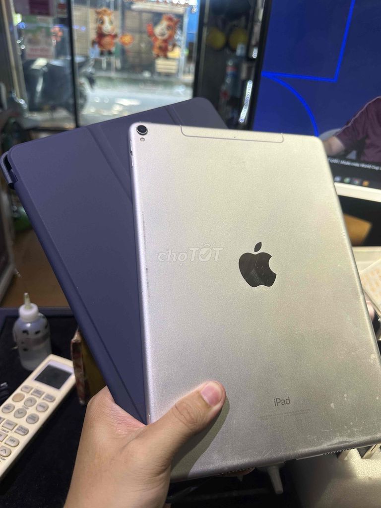iPad Pro 10.5 in 256GB 5G Bạc Nguyên bản. Mua bán Máy tính bảng tại Thành phố Thủ Đức Tp Hồ Chí Minh được đăng bởi Minh Sang Store Góp Bao Nợ Xấu hình 1