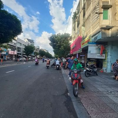 Bán  Nhà Mặt Tiền  Quận 1. Mua bán văn phòng, mặt bằng kinh doanh tại Quận 1 Tp Hồ Chí Minh được đăng bởi BĐS  MINH KHANG