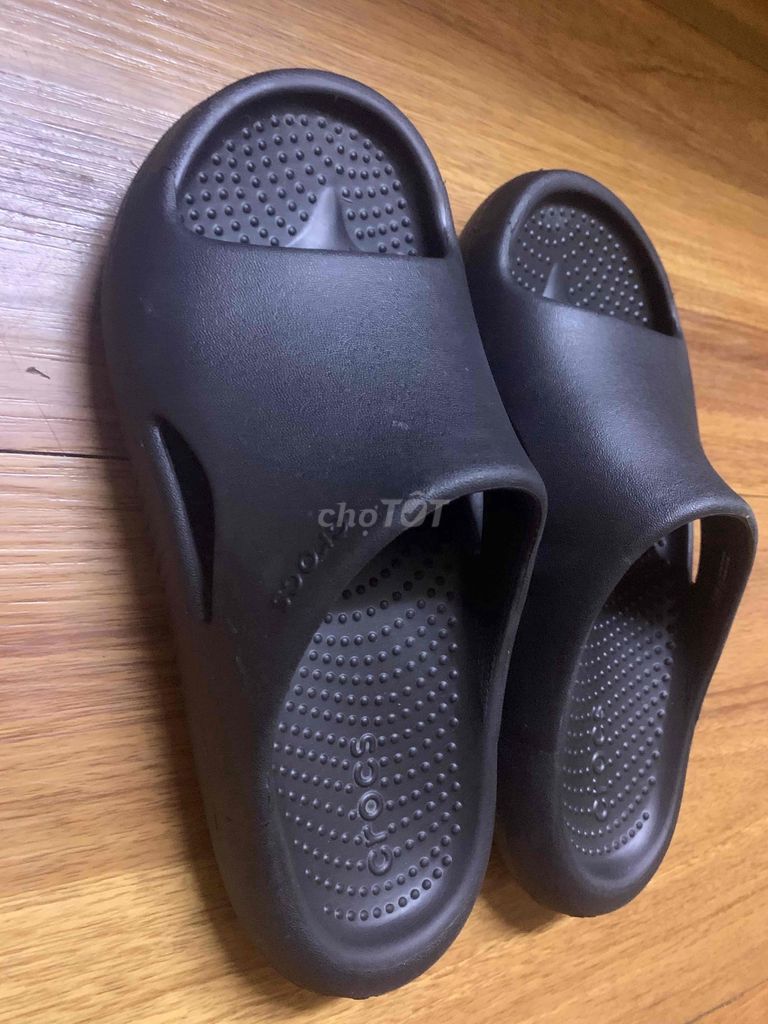 Crocs size 5M