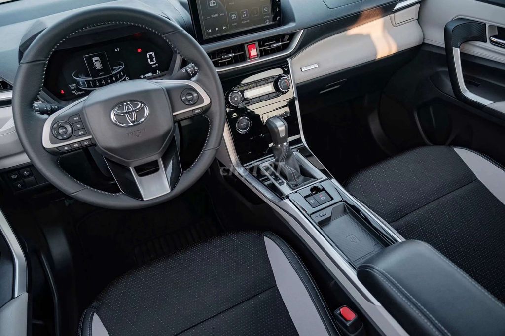 Toyota Veloz Cross AT белый
