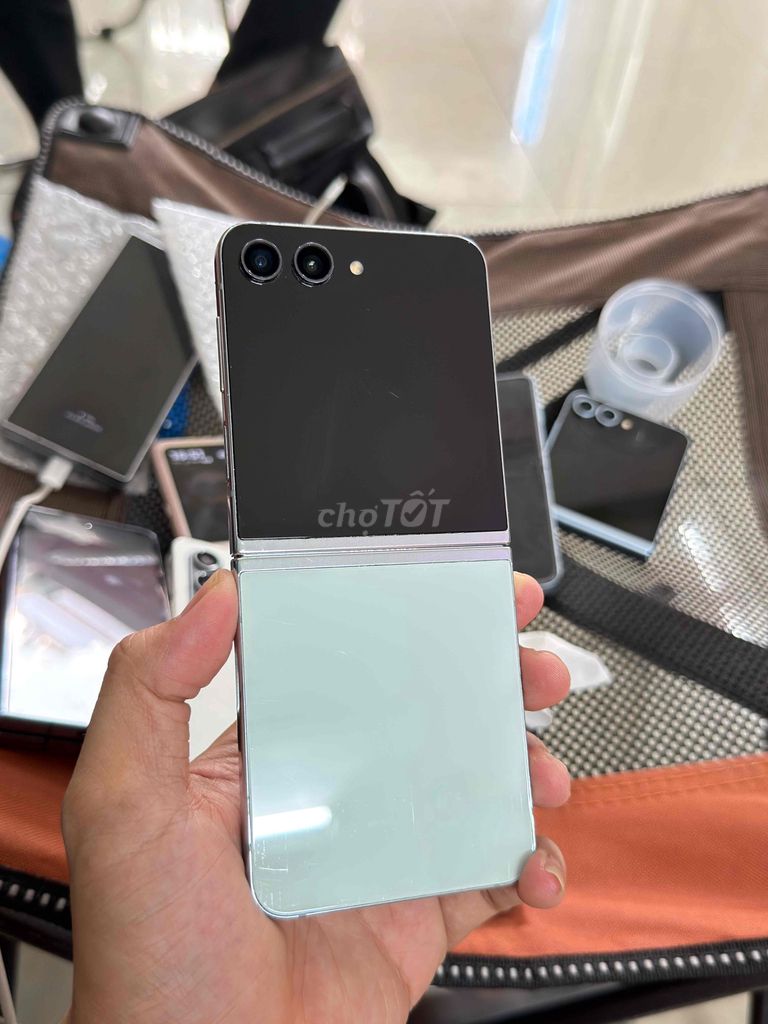 Samsung Galaxy Z Flip5 VN 256GB Xanh Mint.. Mua bán Điện thoại tại Quận 5 Tp Hồ Chí Minh được đăng bởi Gia Bảo hình 1