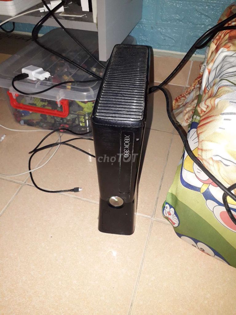 Xbox 360 slim - 320gb - hack jtag, 2 tay cầm zin