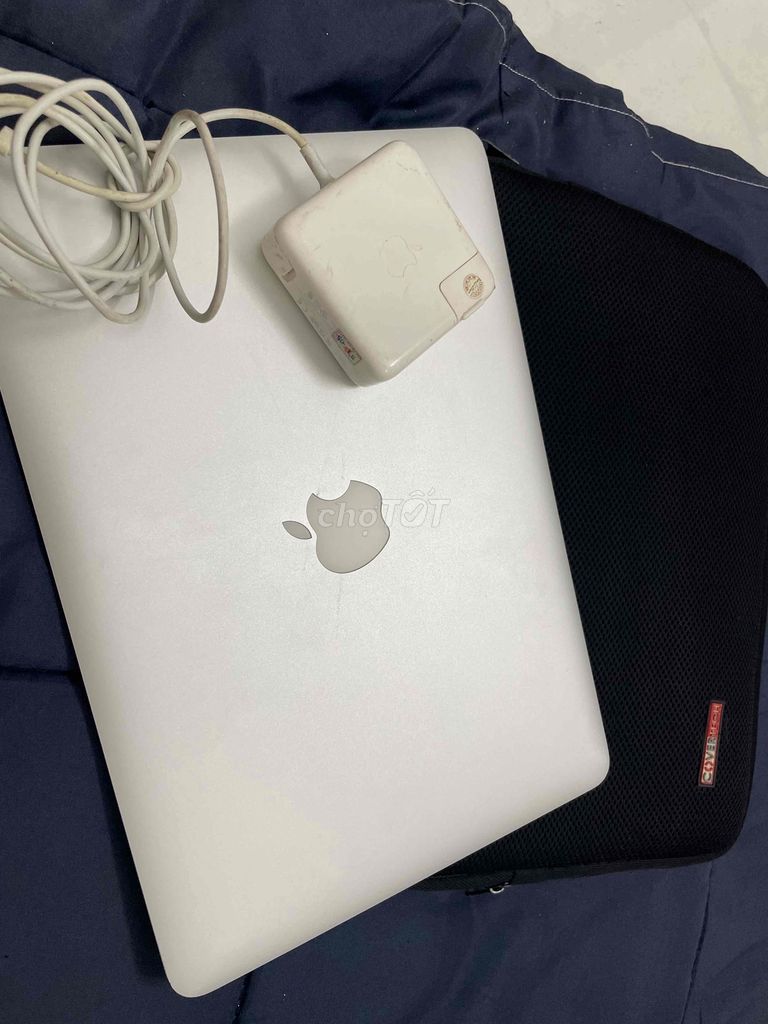 MACBOOK AIR i7 Ram 8 SSD 500