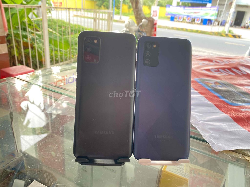 ĐIỆN THOẠI GALAXY A02S 1 ĐEN 1 XANH