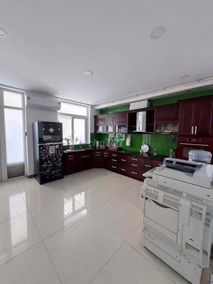 Аренда · 4 комн. · 126 м² · Quận 7, ул. Đường số 40