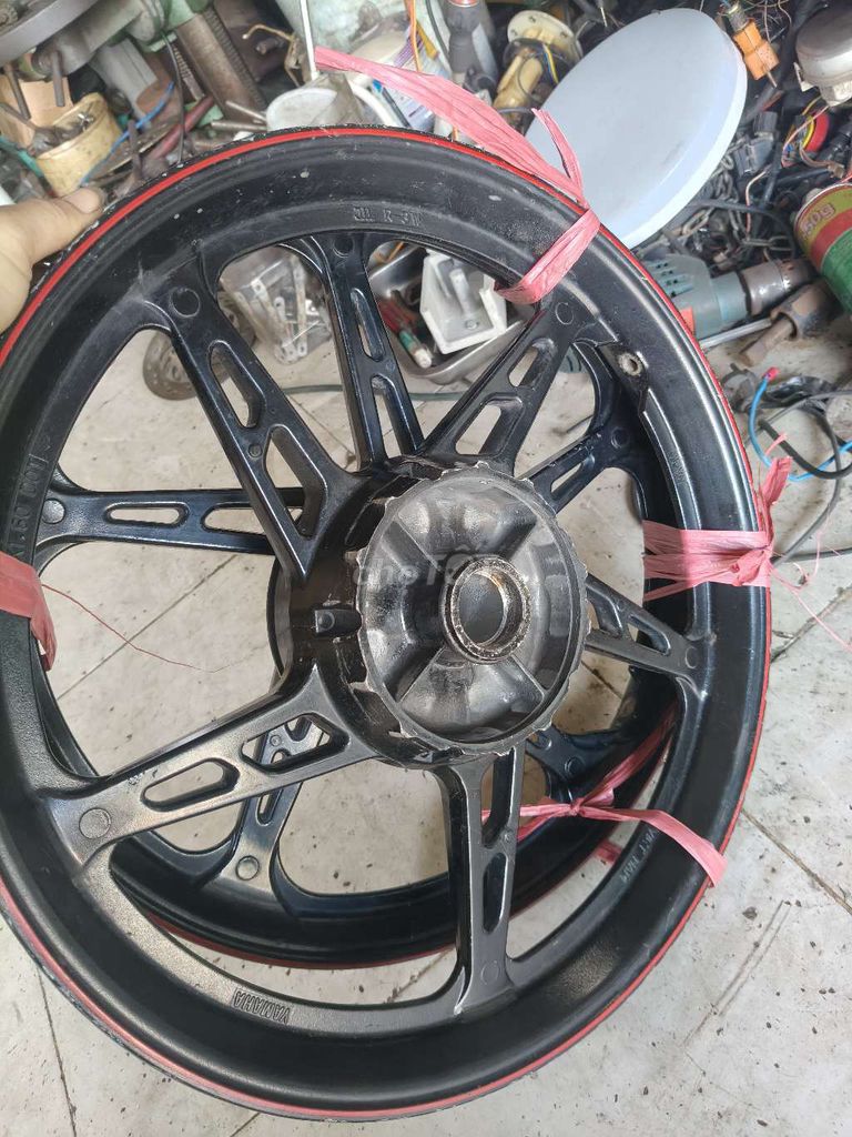 Cần bán gấp cặp mâm sirus mâm đẹp thẳng không đảo. Mua bán Phụ tùng xe tại Thành phố Thủ Dầu Một Bình Dương được đăng bởi Hoàng  hình 2