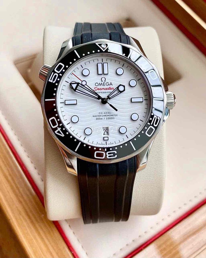 Đồng hồ Omega Seamaster Diver 300M size 42mm. Mua bán Đồng hồ tại Quận Hoàng Mai Hà Nội được đăng bởi Anh Tuấn hình 1