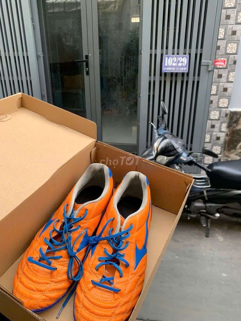 Giày đá bóng mizuno 40.5 chính hãng . Mua bán Đồ thể thao, Dã ngoại tại Quận Gò Vấp Tp Hồ Chí Minh được đăng bởi Sumy nguyen hình 1