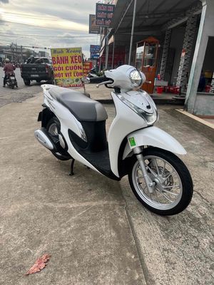 Honda SH Mode 2024 Trắng 6000 km có bán trả góp. Mua bán Xe máy tại Huyện Trảng Bom Đồng Nai được đăng bởi cửa hàng xe máy Trần Sơn 