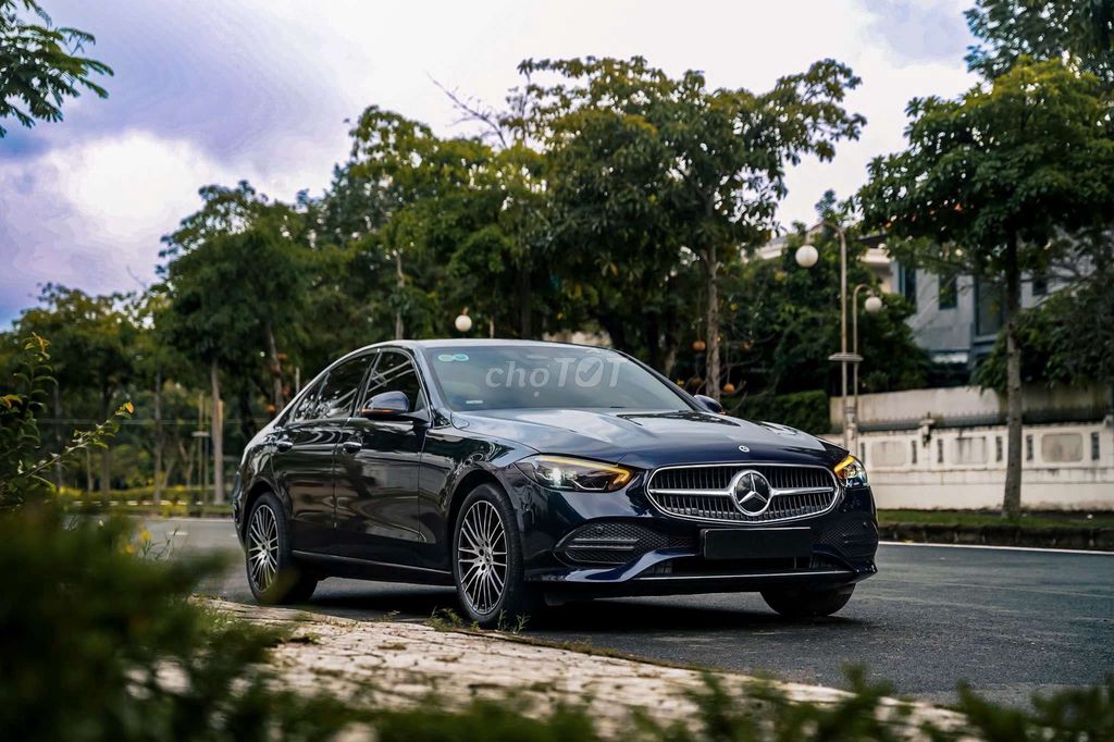 Mercedes C200 Avantgarde Plus siêu lướt 13.000km. Mua bán Ô tô tại Quận 7 Tp Hồ Chí Minh được đăng bởi Hoàn Lee Xe Lướt hình 3