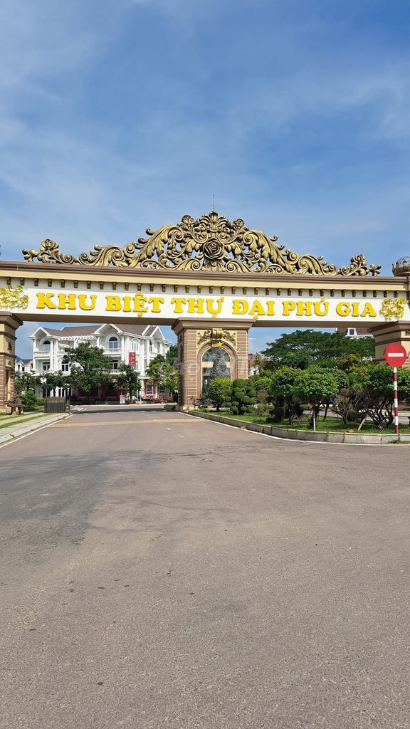 Bán 2 lô đất liền kề ngay cổng đại phú gia giá 11,2 tỉ