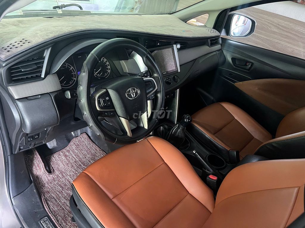Toyota Innova 2019 МКПП коричневый
