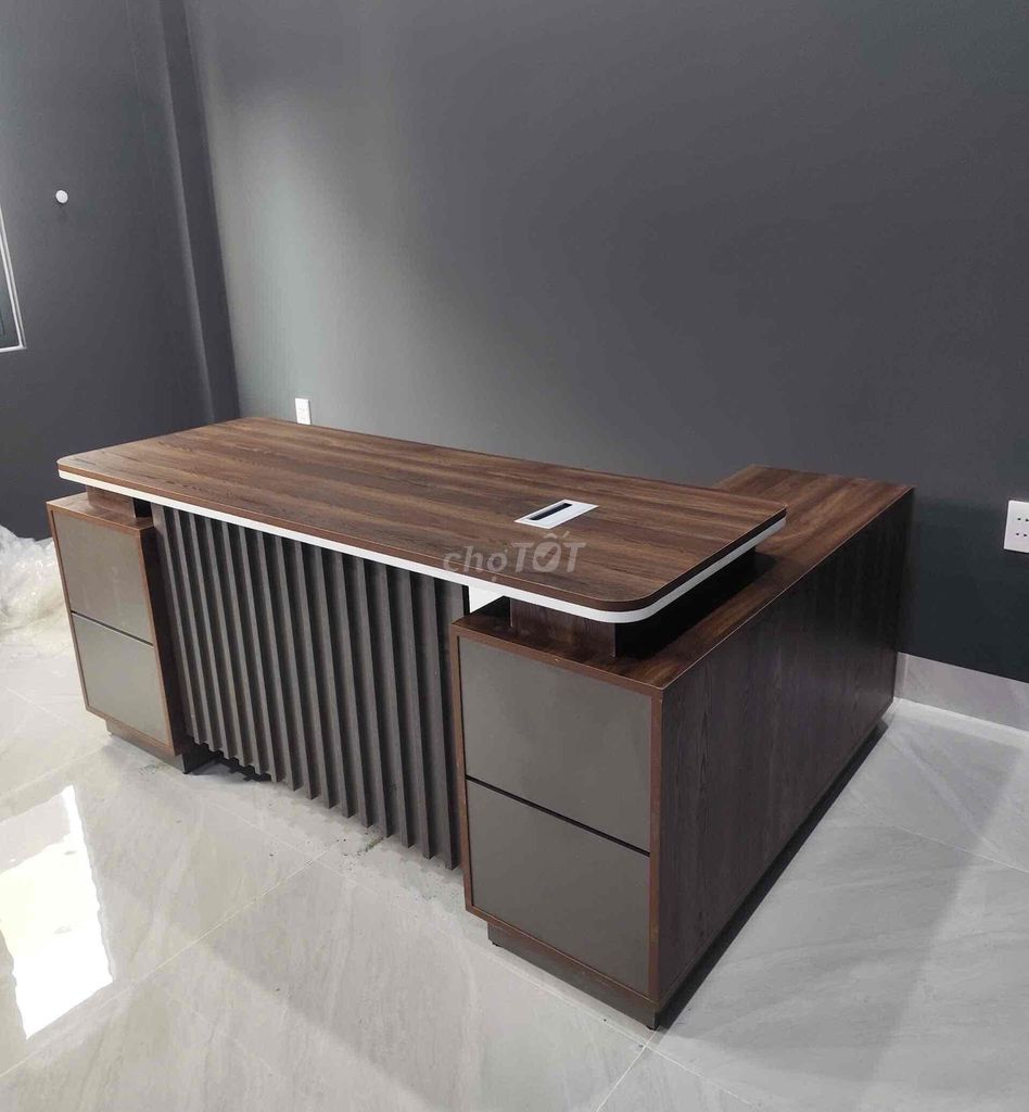Bàn làm việc giám đốc góc L 2 tủ -m6. Mua bán Bàn ghế tại Thành phố Thủ Đức Tp Hồ Chí Minh được đăng bởi Tiệm Nhà Gỗ hình 1