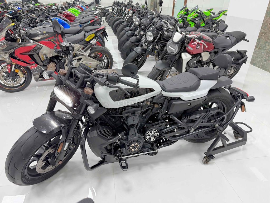 Harley-Davidson Sportster S 1250 Trắng Công Tử. Mua bán Xe máy tại   được đăng bởi Tấn Đạt MoTor Tổng Đại Lý Xe Giá Tốt Nhất Hà Nội hình 3