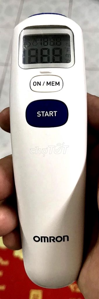 Omron MC-720 nhiệt kế đo trán em bé