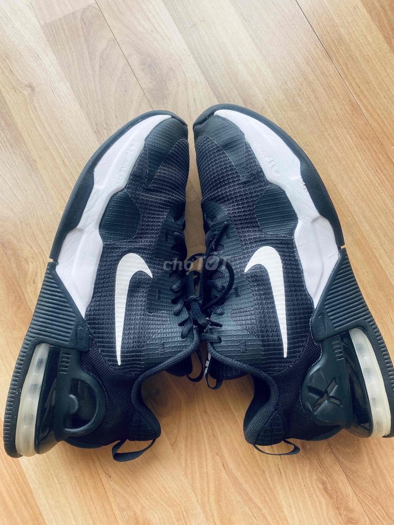 bán đôi Nike real size43 chân 42 mang vừa như hinh