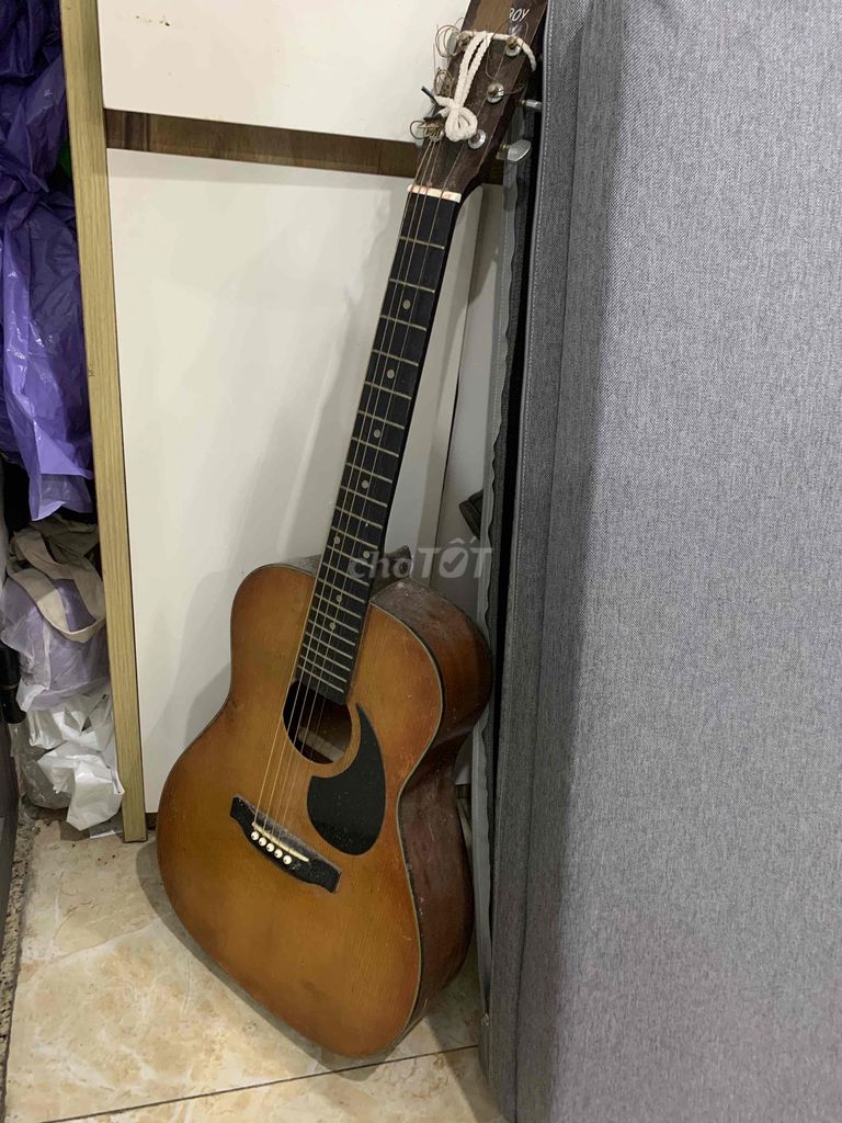 Đàn guitar Nhật cũ làm decor. Mua bán Nhạc cụ tại Quận Đống Đa Hà Nội được đăng bởi Thanh Bảo hình 1
