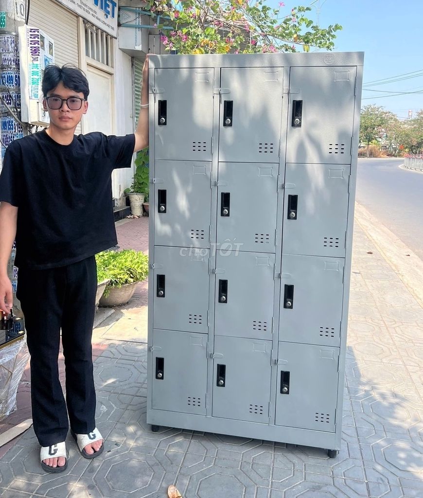 Tủ locker ..Có khoá rIÊng từng nGGăn an toÀN để đồ