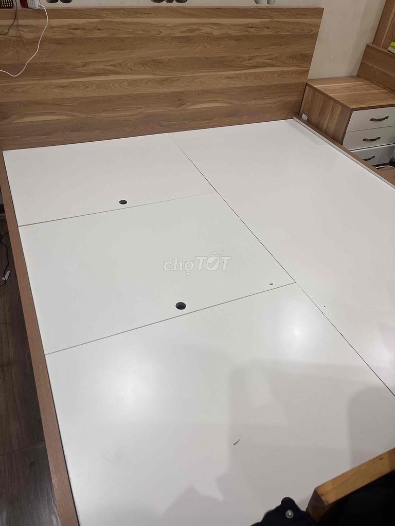 Giường ngủ 1m8 x 2m. Mua bán Giường, chăn ga gối nệm tại Quận Bắc Từ Liêm Hà Nội được đăng bởi Hương Trà hình 1