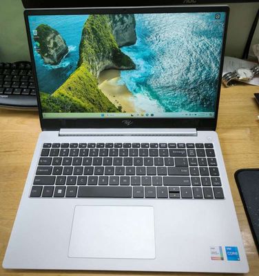 Laptop itel i5,ram 8g,ssd 512g,thế hệ 11