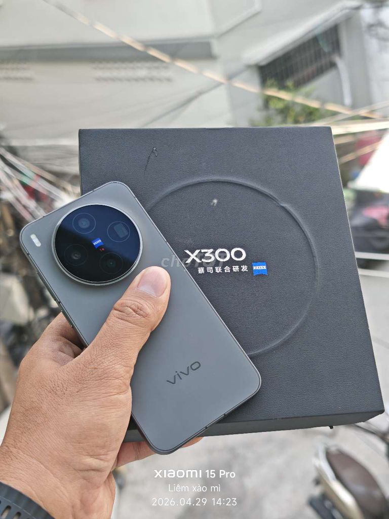 Vivo x300 12/256 nội địa đẹp 99 pin 100 fullbox. Mua bán Điện thoại tại Quận 5 Tp Hồ Chí Minh được đăng bởi thanh liêm hình 1