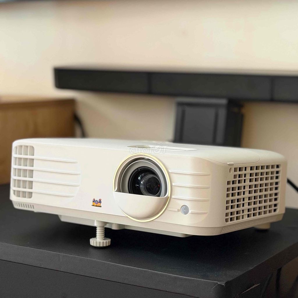 máy chiếu 4K Viewsonic Px748 like new như mới. Mua bán Đồ dùng văn phòng tại Quận 12 Tp Hồ Chí Minh được đăng bởi Bihunter hình 1