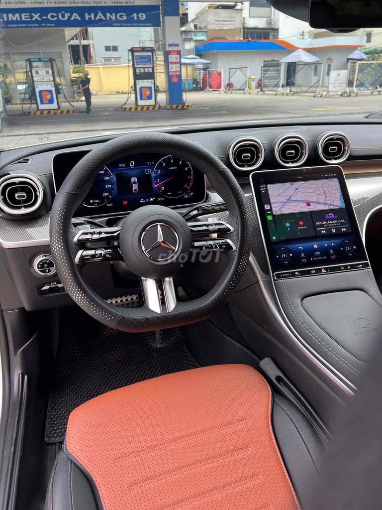 Mercedes Benz C Class C300 V2 AMG 2025 siêu lướt. Mua bán Ô tô tại Quận Bình Thạnh Tp Hồ Chí Minh được đăng bởi Hùng Mercedes Haxaco Hàng Xanh hình 4