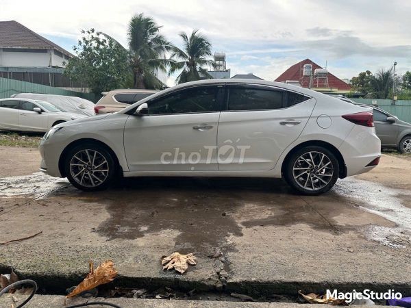 Hyundai Elantra 2.0 AT 2021 - 427 Triệu