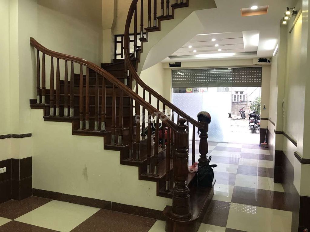 Cho thuê nhà ngõ 32 Phan Văn Trường, Dt 55m2 x 5 tầng ô tô đậu cửa