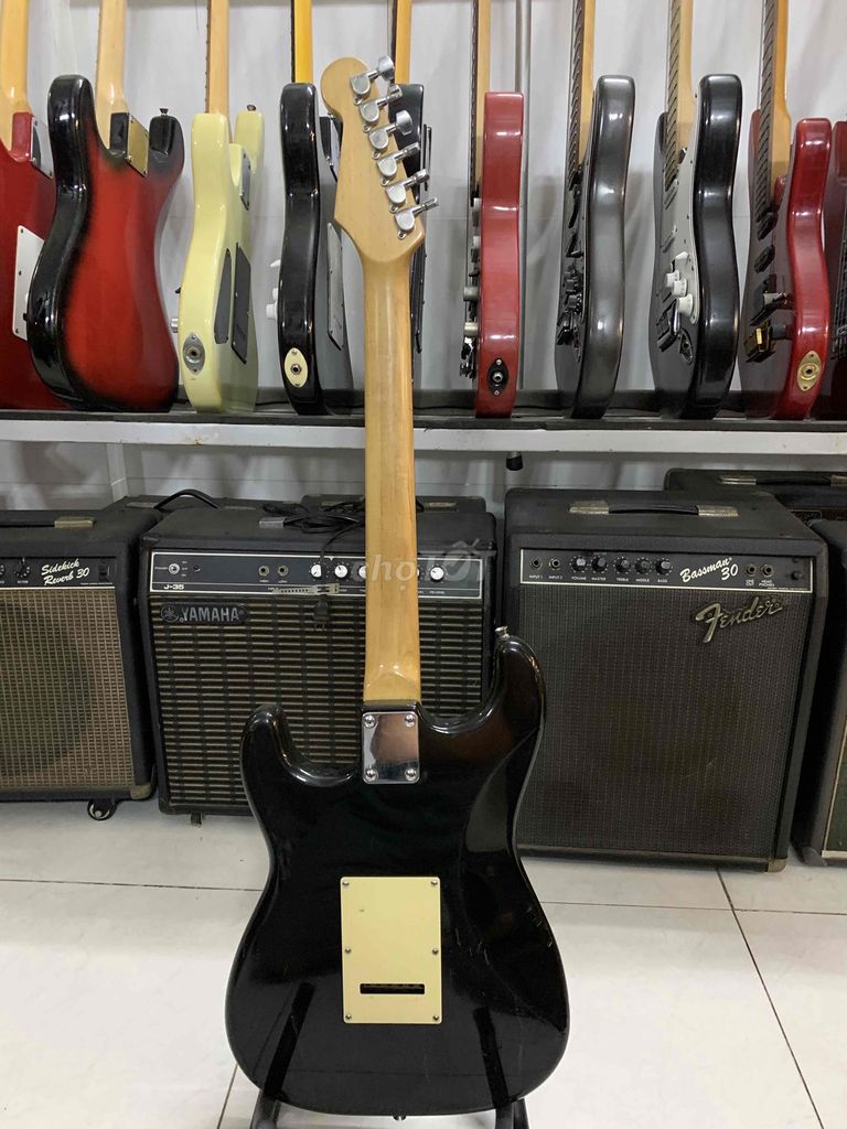 Guitar điện Fender ( Màu đen)