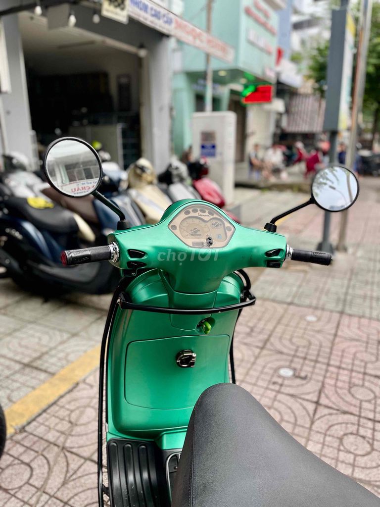 Vespa 3Vie 2013, biển Tp, máy bao êm  - có góp. Mua bán Xe máy tại Quận 8 Tp Hồ Chí Minh được đăng bởi Võ Thanh Nhựt hình 4