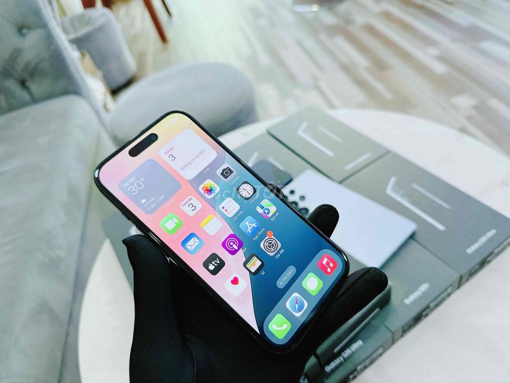 iPhone 15 128G Black Việt Nam zin Áp có Trả Góp. Mua bán Điện thoại tại Quận Hải Châu Đà Nẵng được đăng bởi Hoàng Anh Tuấn hình 1