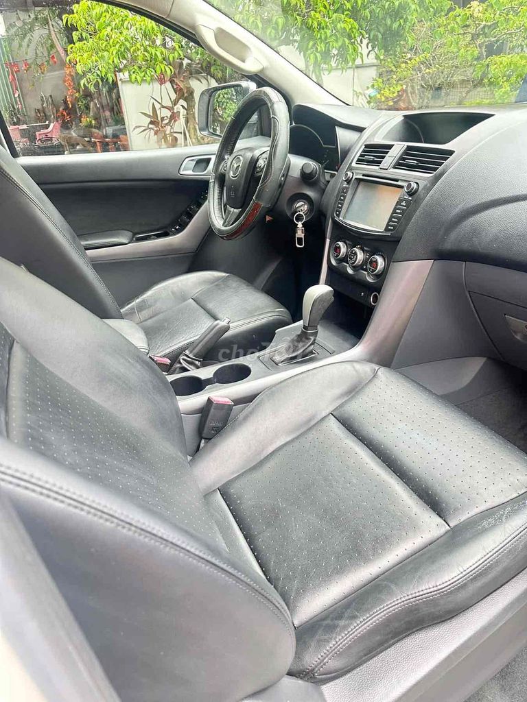Mazda BT-50 Luxury 2.2L 2019 белый