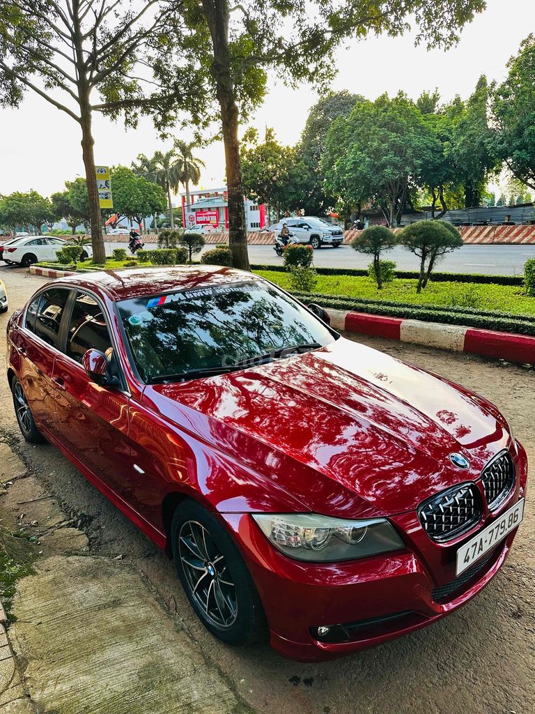 BMW 3 Series 2011 320i - 139000 km. Mua bán Ô tô tại Thành phố Buôn Ma Thuột Đắk Lắk được đăng bởi SALON ÔTÔ NGỌC ẨN hình 1