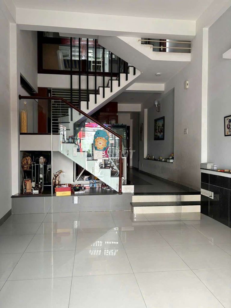 Аренда · 3 комн. · 132 м² · Thành phố Thủ Đức, ул. 0909714628
