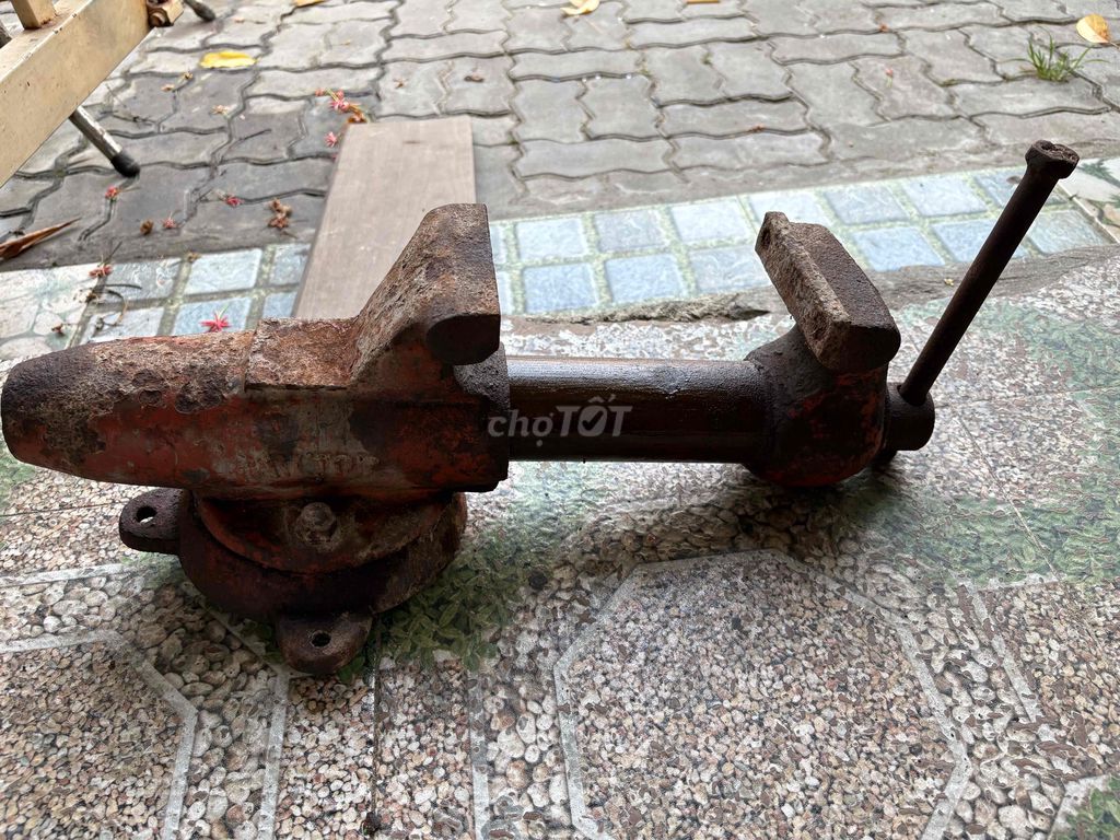 Ê tô kim loại Đỏ cam. Mua bán Đồ chuyên dụng, Giống nuôi trồng tại Quận Sơn Trà Đà Nẵng được đăng bởi HƯƠNG GIANG hình 1