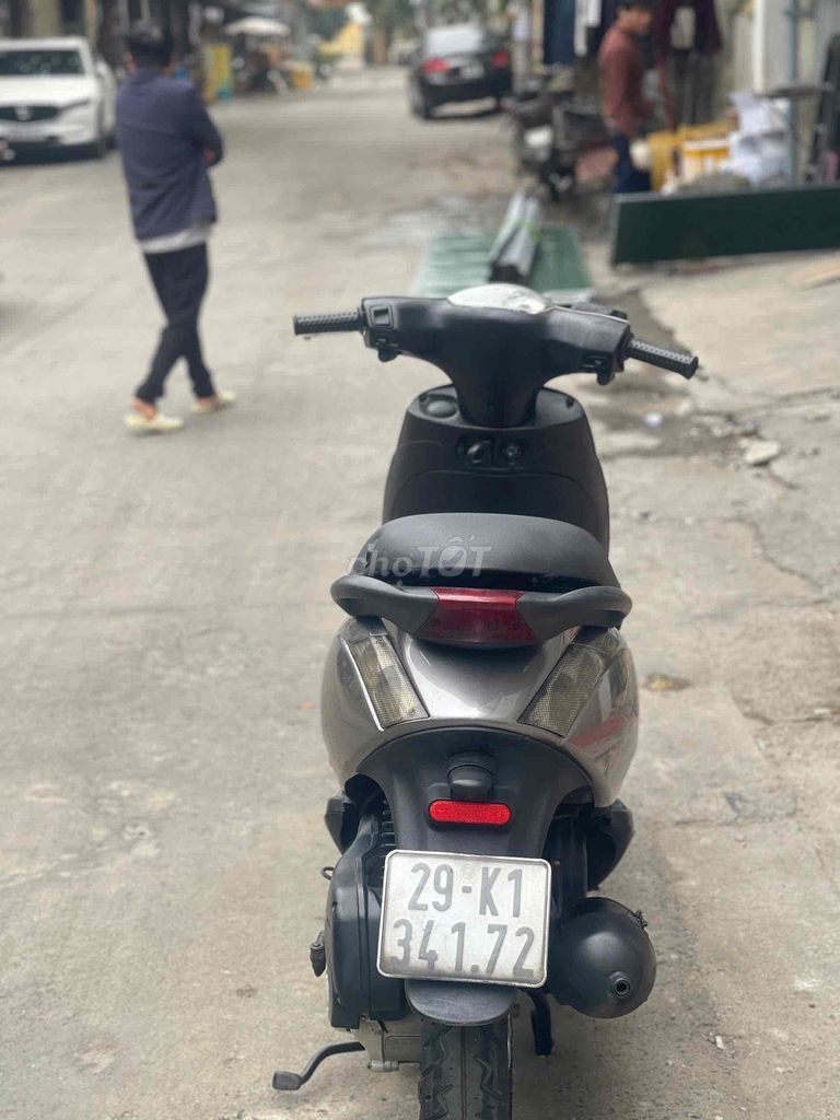 Скутер Piaggio Zip 100cc серый 2015 родной мотор
