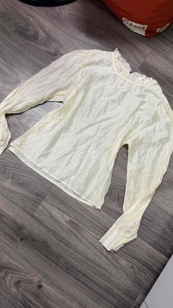 Áo sơ mi nữ màu Kem size S. Mua bán Quần áo tại Huyện Bình Chánh Tp Hồ Chí Minh được đăng bởi Quyên hình 1